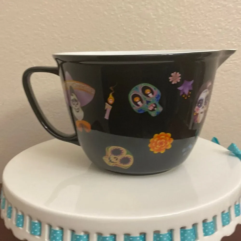 💙❤️ DISNEY/ PIXAR COCO FAMILIA CERAMIC Mixing Bowl NEW!!!